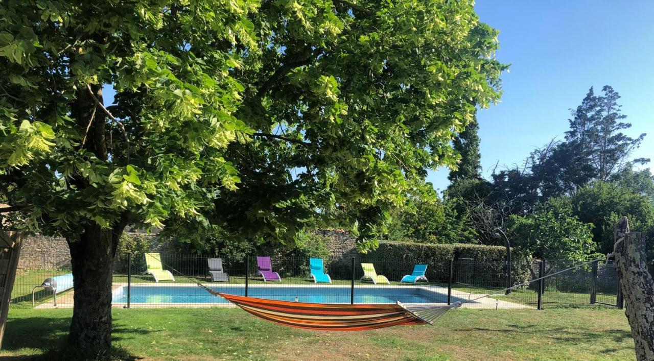 L'Enclos Bleu, Gite - Marais Poitevin Avec Piscine Chauffee Chaille-Les-Marais エクステリア 写真
