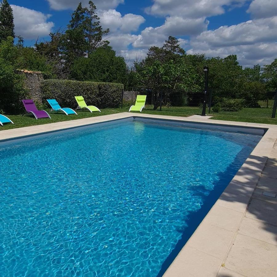 L'Enclos Bleu, Gite - Marais Poitevin Avec Piscine Chauffee Chaille-Les-Marais エクステリア 写真