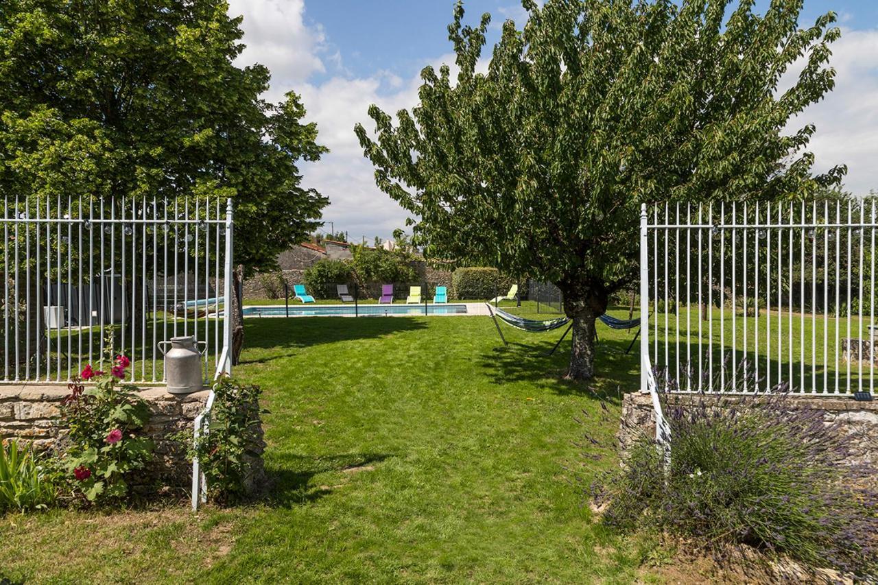 L'Enclos Bleu, Gite - Marais Poitevin Avec Piscine Chauffee Chaille-Les-Marais エクステリア 写真