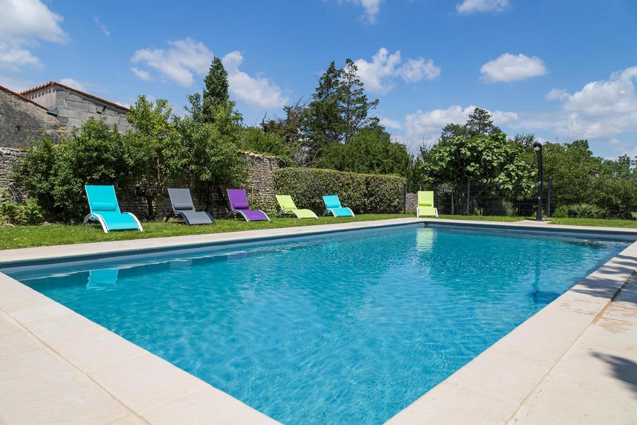 L'Enclos Bleu, Gite - Marais Poitevin Avec Piscine Chauffee Chaille-Les-Marais エクステリア 写真