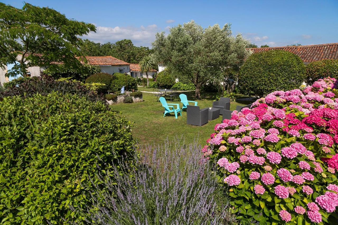 L'Enclos Bleu, Gite - Marais Poitevin Avec Piscine Chauffee Chaille-Les-Marais エクステリア 写真