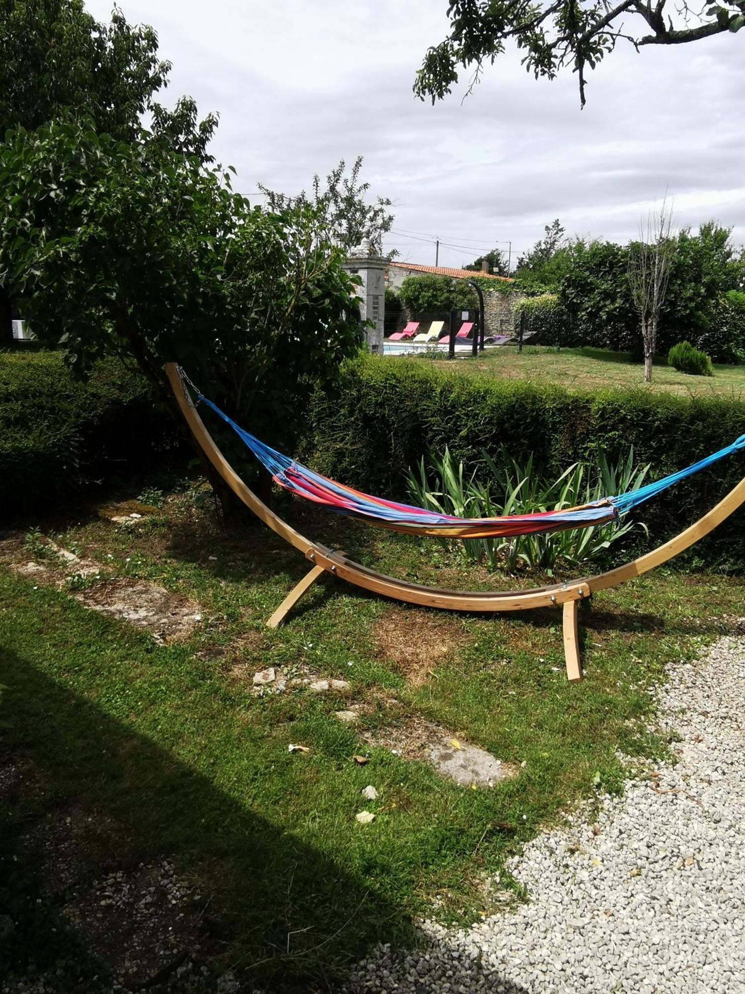 L'Enclos Bleu, Gite - Marais Poitevin Avec Piscine Chauffee Chaille-Les-Marais エクステリア 写真