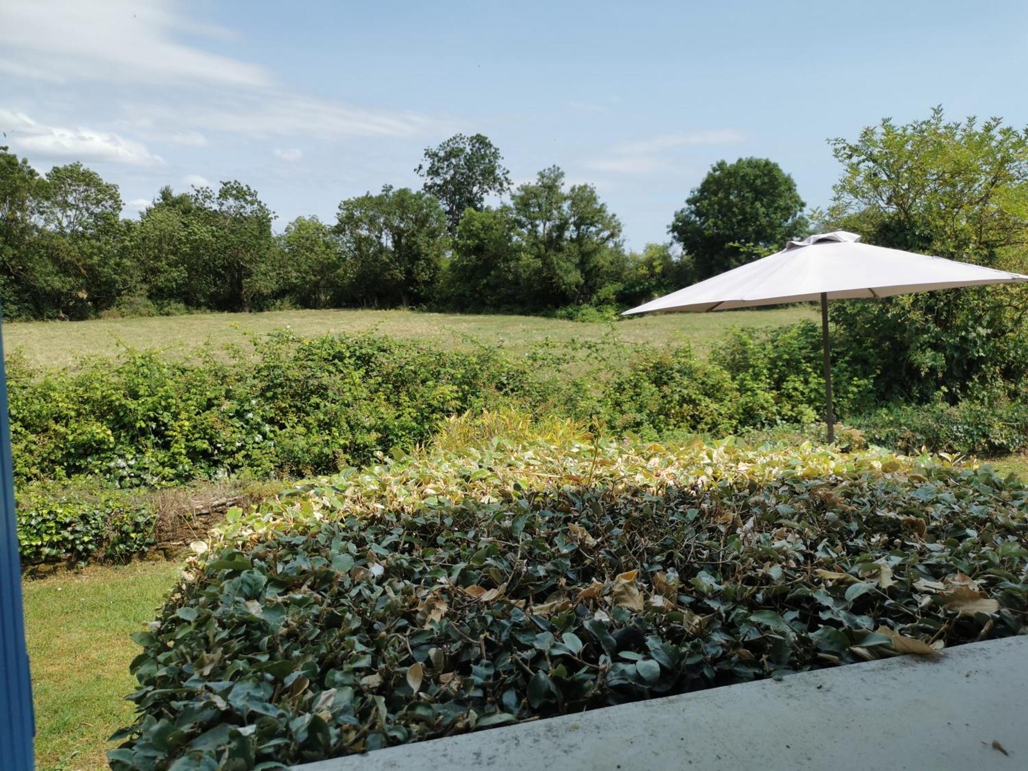 L'Enclos Bleu, Gite - Marais Poitevin Avec Piscine Chauffee Chaille-Les-Marais エクステリア 写真